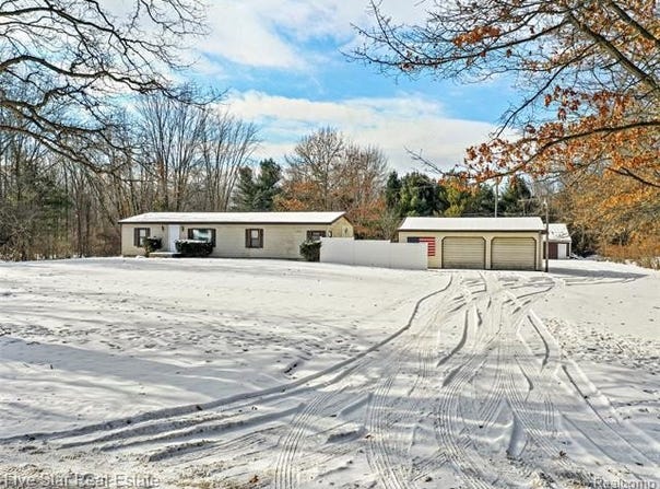 2185 Armond Road, Howell, MI 48855