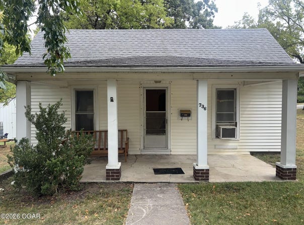 736 E 14th Street, Baxter Springs, KS 66713