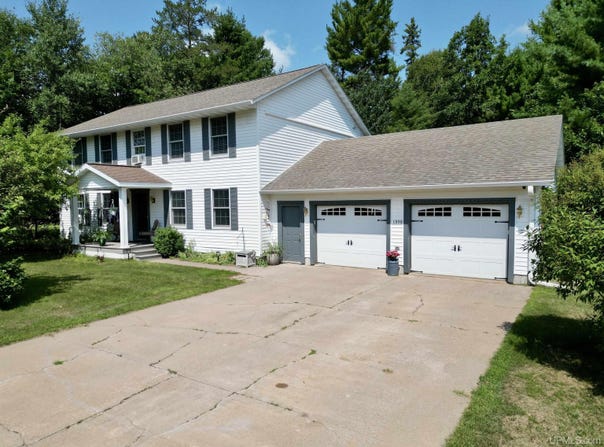 1550 CYPRESS STREET, ISHPEMING, MI 49849