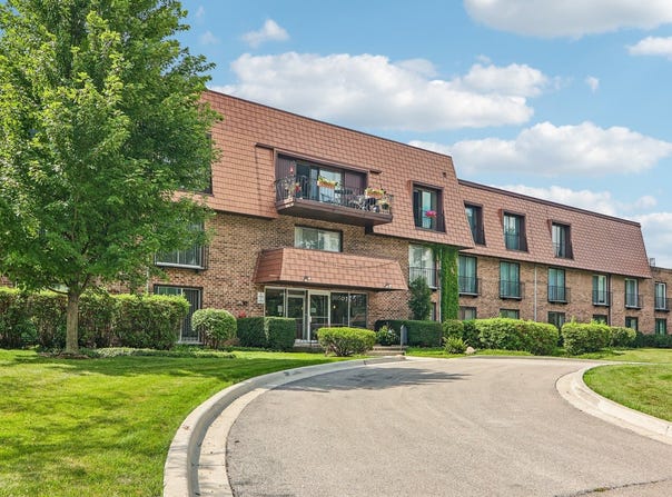 3950 Dundee Road, Northbrook, IL 60062