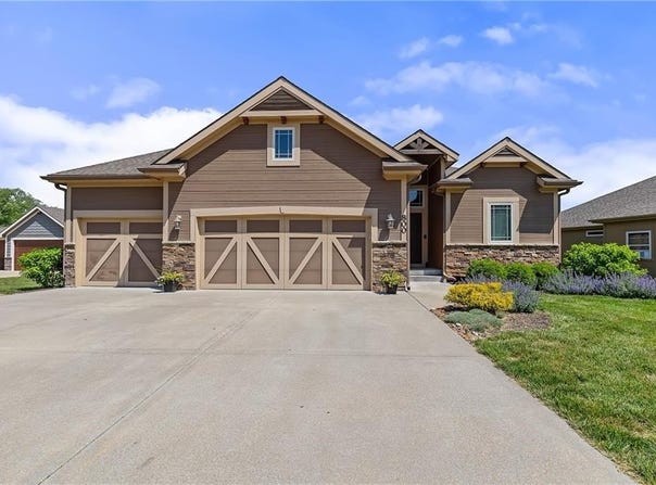 800 E 13th Terrace, Kearney, MO 64060