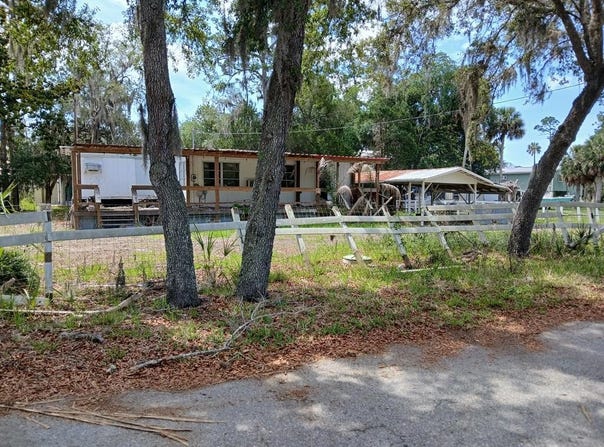 15 237th St, Old Town, FL 32680