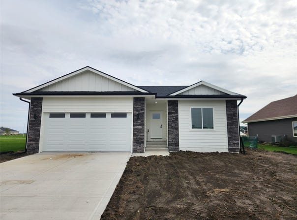 2002 Spaulding Lane, Grinnell, IA 50112
