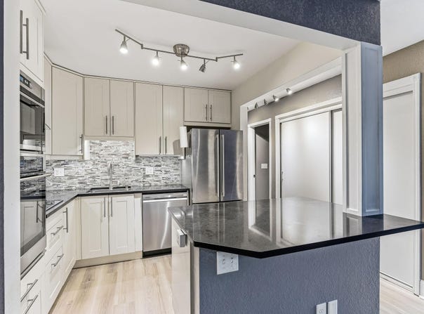 1700 Four Oaks Road, Eagan, MN 55121
