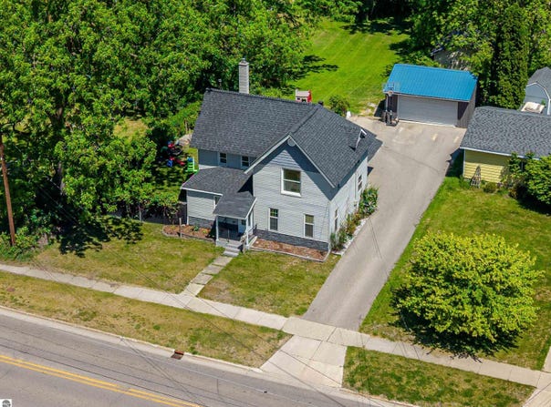 329 Ely Street, Alma, MI 48801