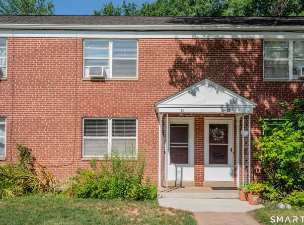 51 Arnold Way, West Hartford, CT 06119