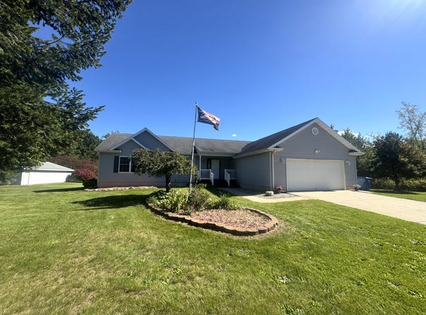 14021 Pardee Road, Buchanan, MI 49107