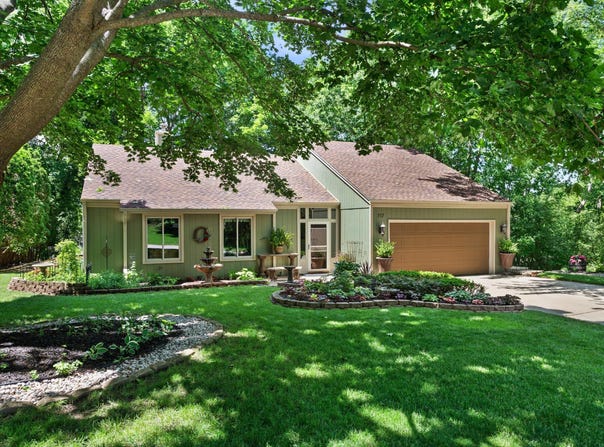717 Mansfield Cir, Hartland, WI 53029