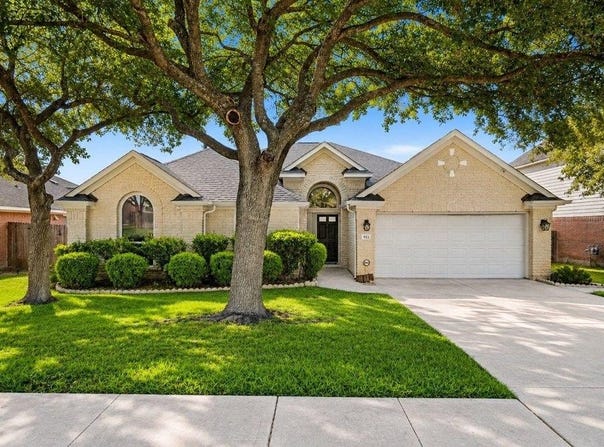911 Indian Run Dr, Pflugerville, TX 78660