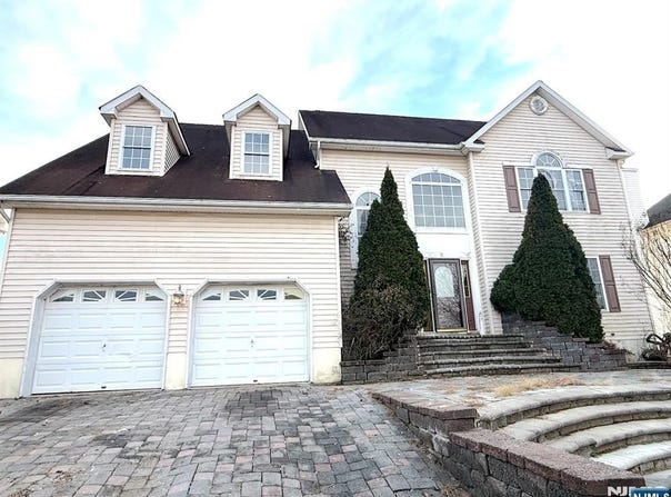 11 Decicco Drive, Raritan, NJ 08869
