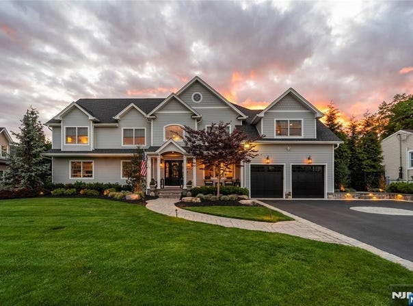 11 Amelia Drive, Old Tappan, NJ 07675