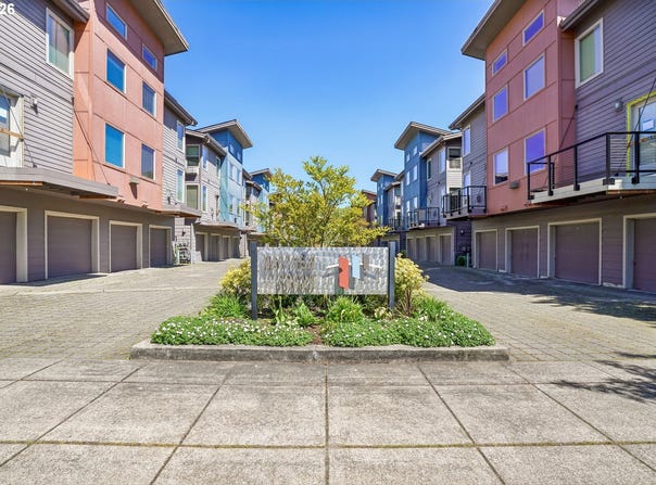 8555 N KELLOGG St, Portland, OR 97203
