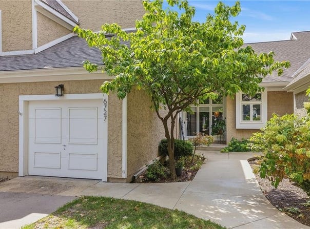 6727 W 126th Court, Overland Park, KS 66209