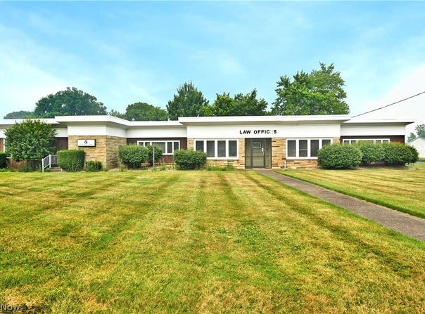 696 Valley View Drive, Brookfield, OH 44403