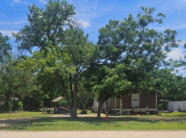 43 Skycrest Dr, Martindale, TX 78655