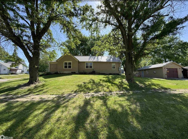 208 W 4Th Street, Hedrick, IA 52563