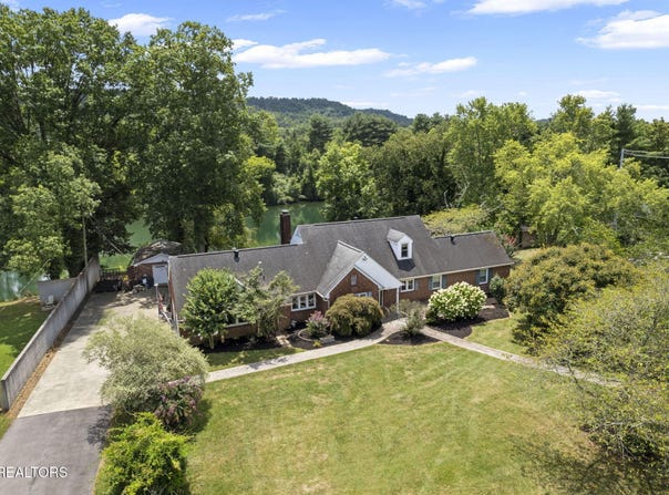 407 Eagle Bend Lane, Clinton, TN 37716