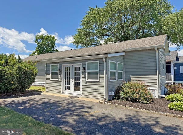 25 SPINNING WHEEL Lane, REHOBOTH BEACH, DE 19971