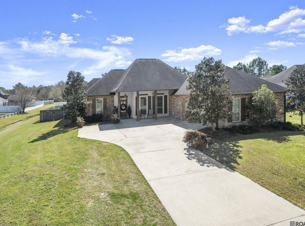 12480 Three Lakes Dr, Walker, LA 70785