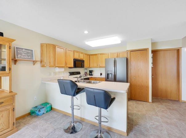 9462 Prairieview Trail N, Champlin, MN 55316