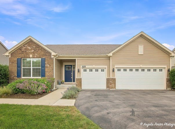 325 Tralee Lane, McHenry, IL 60050