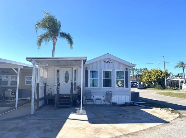 4699 Continental Dr, Holiday, FL 34690