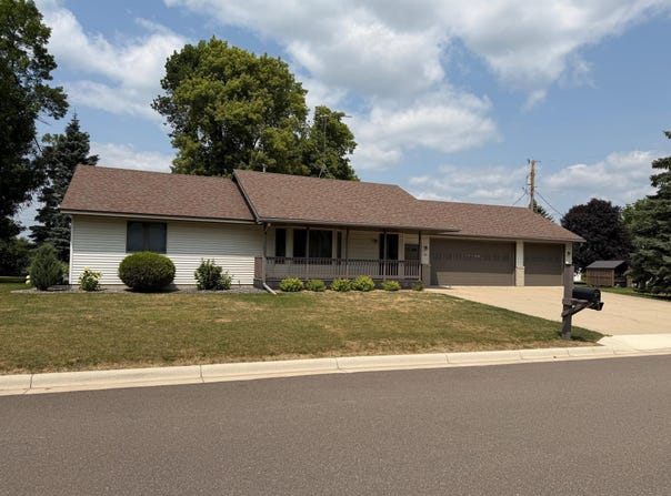 10 George Street E, Maple Lake, MN 55358