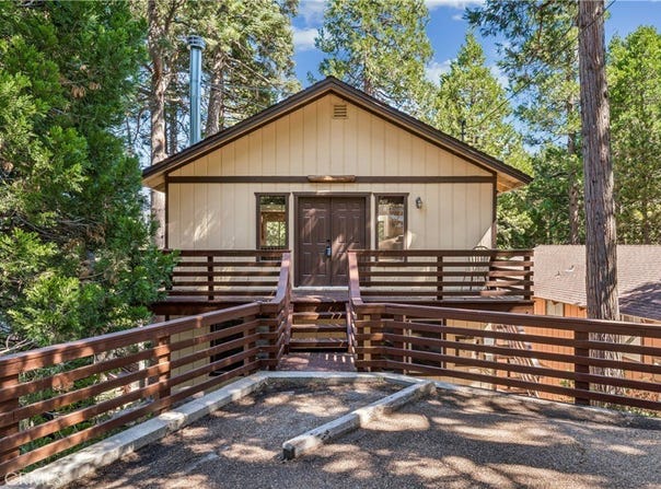560 Rose Lane, Twin Peaks, CA 92391