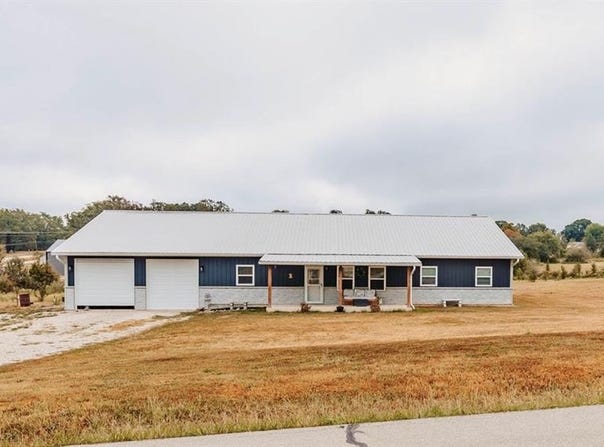 22950 Pin Oak Drive, Lebanon, MO 65536