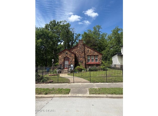 1621 S Main Street, Carthage, MO 64836