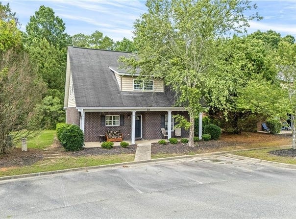 807 W LONGLEAF Drive, AUBURN, AL 36832