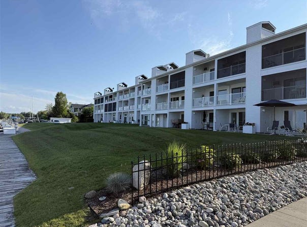 206 Ferry Avenue, Charlevoix, MI 49720