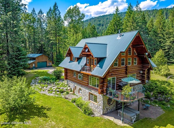 1198 Mountain View Dr, Sandpoint, ID 83864