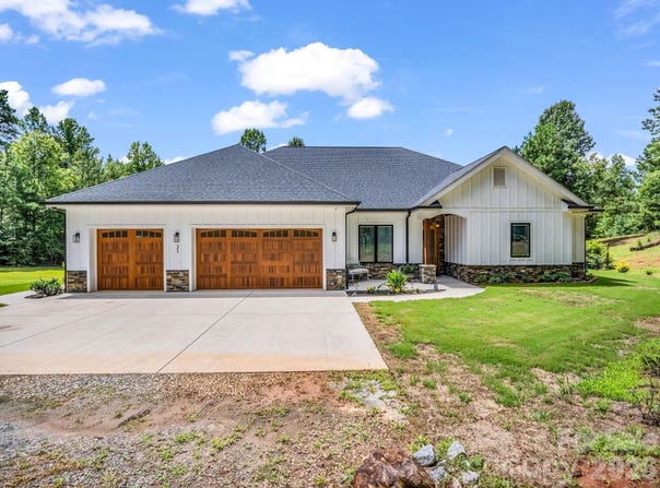 21 Rock Ridge Road, Mill Spring, NC 28756