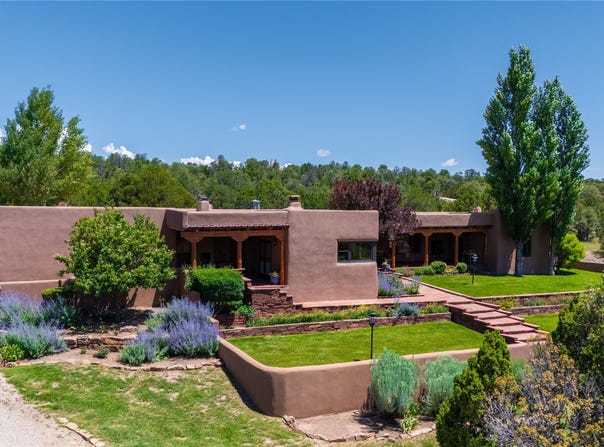 16 Dead Horse Ranch Road, NM 87569