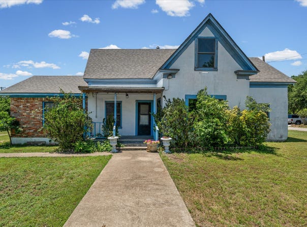 700 N 3rd Street, McGregor, TX 76657