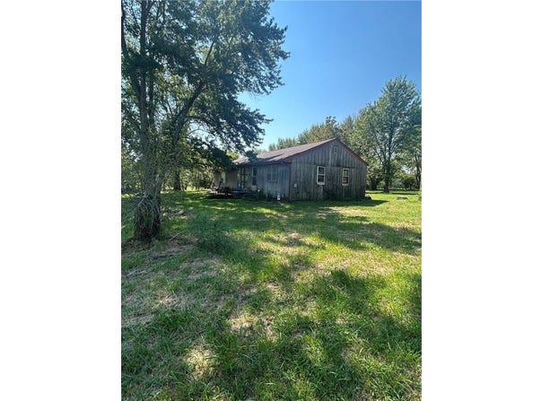 5900 SE W Highway, Lathrop, MO 64465