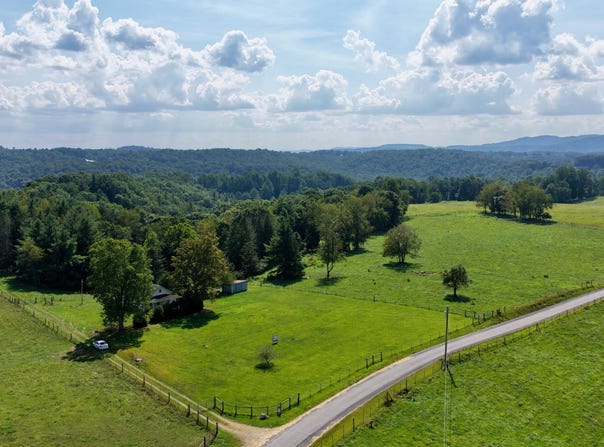 3513 War Ridge Rd, Wayside, WV 24918