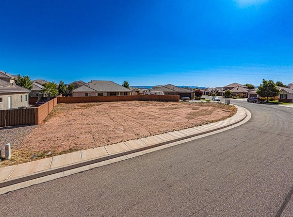 422 E Saddleback Rd, Washington, UT 84780