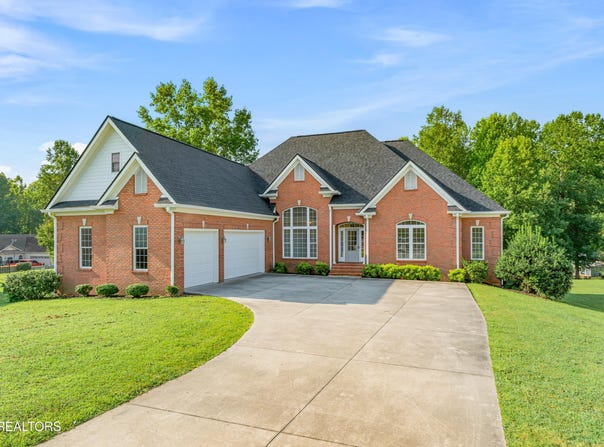 267 Paradise Lane, Jacksboro, TN 37757