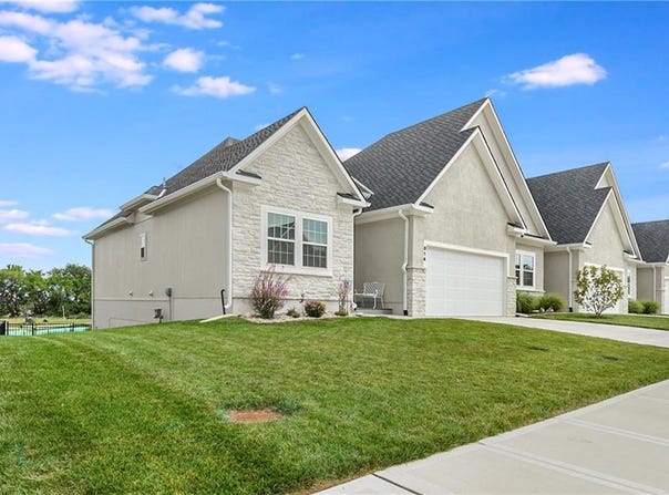 814 NE Algonquin Street, Lee's Summit, MO 64064