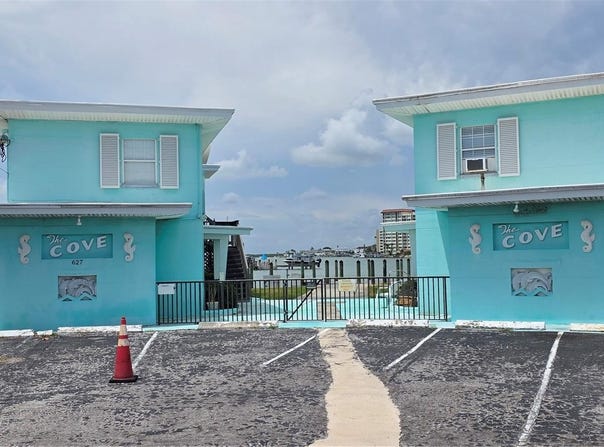 627 BAY ESPLANADE, CLEARWATER BEACH, FL 33767