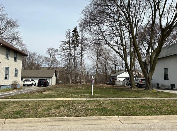 E Sunnyside Avenue, Libertyville, IL 60048