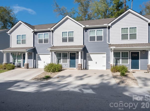 15 Virginia Commons Drive, Arden, NC 28704