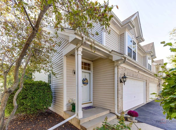 1201 W Danbury Drive, Cary, IL 60013