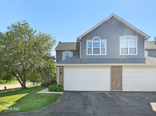 39 S Oakhurst Drive, Aurora, IL 60504