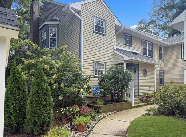 894 E Fishers Creek Road, Smithville, NJ 08205