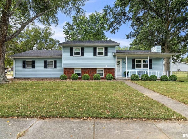 180 Teal Drive, Chatham, IL 62629