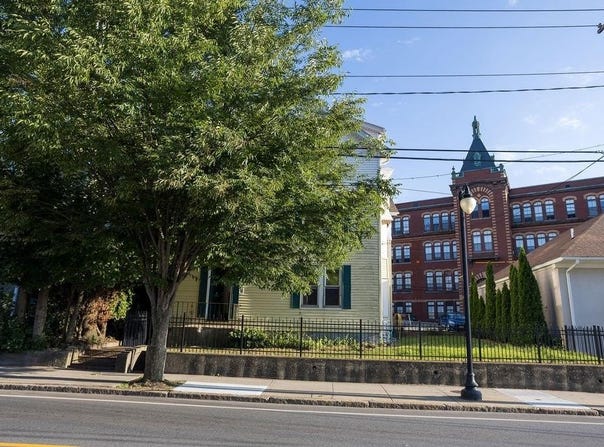 29 Hamlet Avenue, Woonsocket, RI 02895