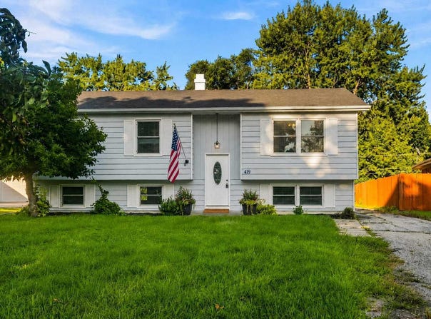 419 Deerpath Drive, Lindenhurst, IL 60046